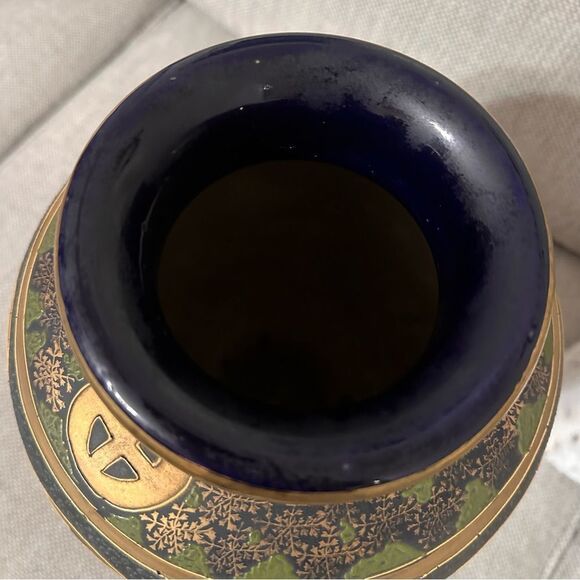 Satsuma Ware 8 Imperial Heads Large 15” Tall Vase - Picture 13 of 16